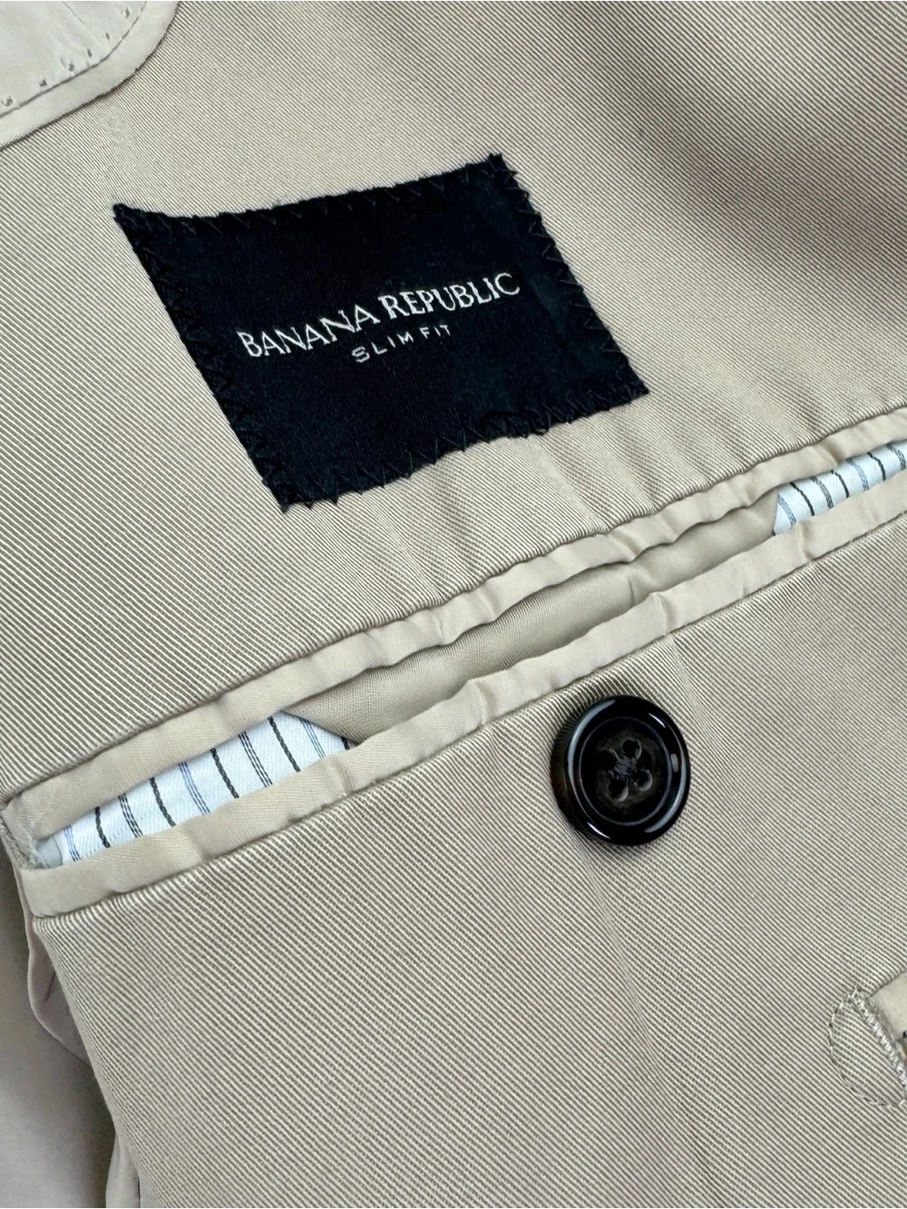 Banana Republic Men's‎ 44R Two-Button chino Sport Coat in tan slim fit stretch